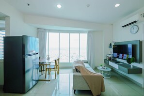Standard Apartment - Spacious 2Br Near Mall At Grand Kamala Lagoon Apartment (Bekasi)