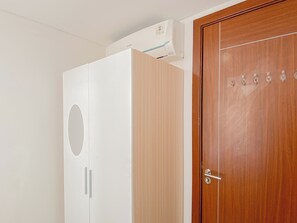 Standard Apartment - Basic Simple 1Br At Apartment Vittoria Residence (Jakarta)