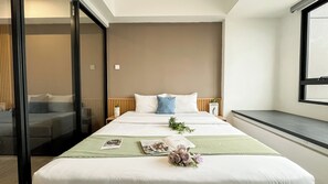 Standard Apartment - Basic Brown Accent 1Br Apartment Collins Boulevard (Tangerang)