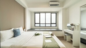 Standard Apartment - Basic Brown Accent 1Br Apartment Collins Boulevard (Tangerang)