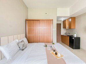 Standard Studio - Studio At Apartment Lrt City Sentul - Royal Sentul Park (Bogor)