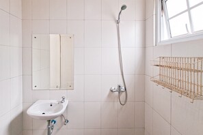 Standard Apartment | Bilik Mandi