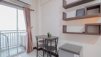 Apartemen Standar | Makan di kamar