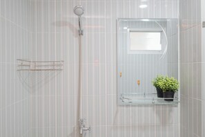 Standard Apartment | Bathroom - Standard Studio Room At Cinere Resort Apartment (Depok)