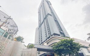 Exterior - Cozy And Homey 2Br At Grand Sungkono Lagoon Apartment (Surabaya)