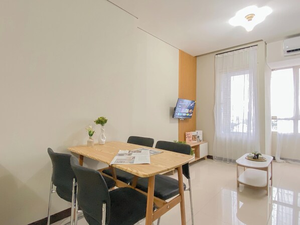 Apartamento standard | Opções para refeição no quarto