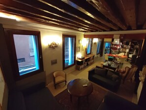 Living area - suite apartment San Marco 1825 cosy intimate space adjacent to Piazza San Marco (Venice)