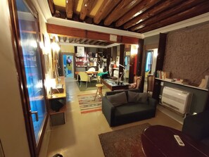 Living area - suite apartment San Marco 1825 cosy intimate space adjacent to Piazza San Marco (Venice)