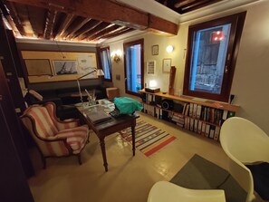 Interior - suite apartment San Marco 1825 cosy intimate space adjacent to Piazza San Marco (Venice)