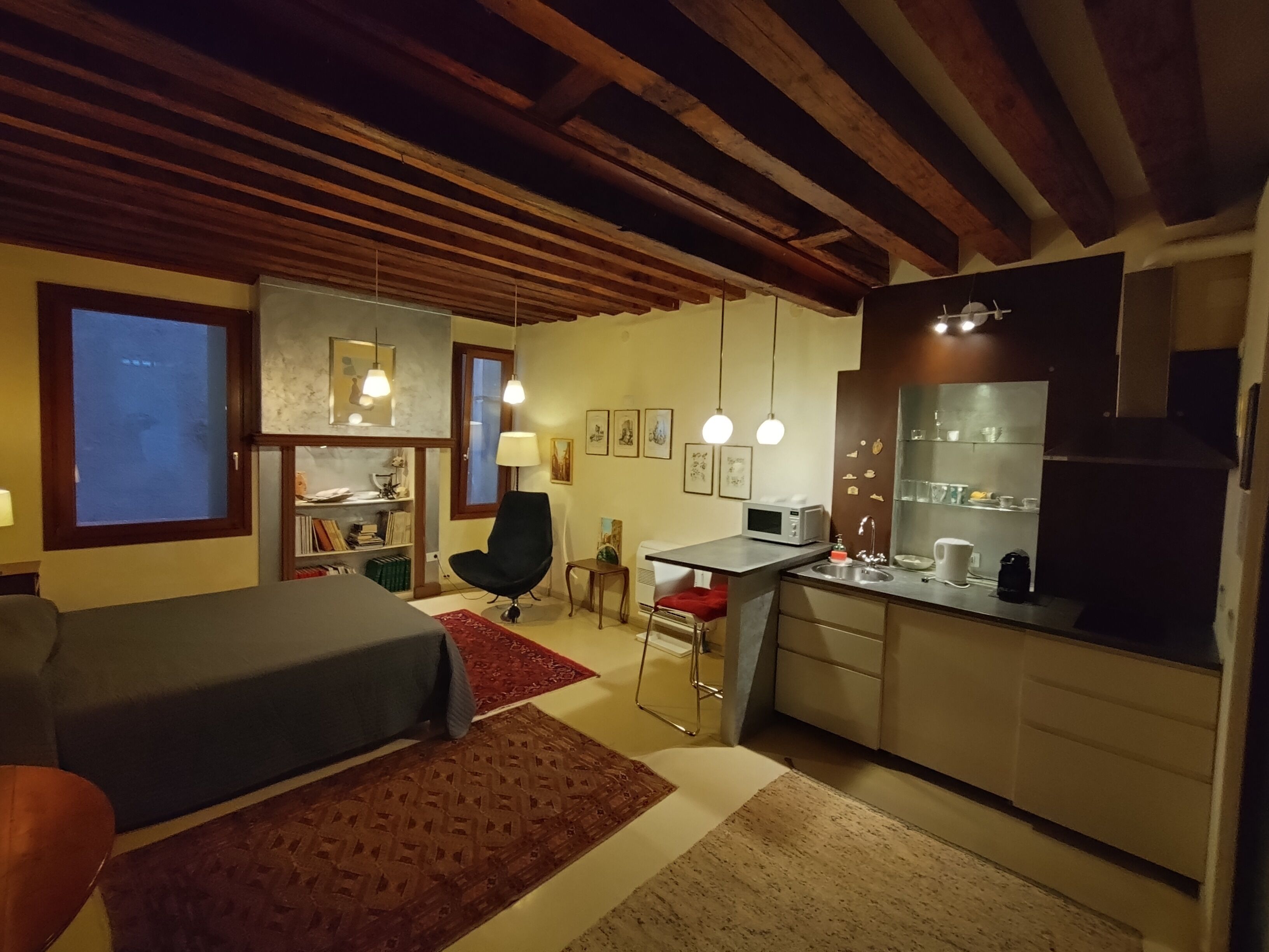 2 slaapkamers, een strijkplank/strijkijzer, gratis wifi, beddengoed