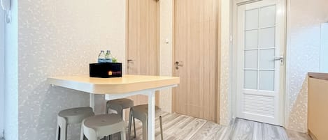 Standard Apartment | In-room dining