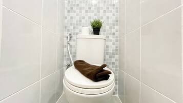 Standard Apartment | Bathroom