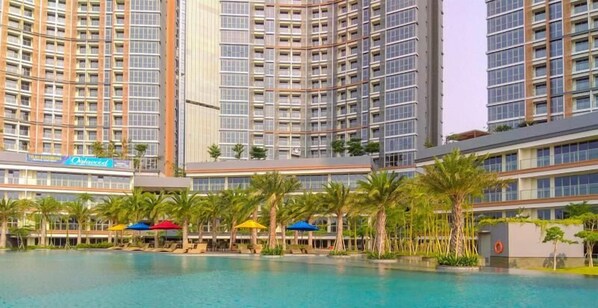 Pool - Vintage Vibes Studio Apartment At Gold Coast Pik (Jakarta)