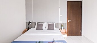 Fully Furnished 2Br Apartment At Casa De Parco