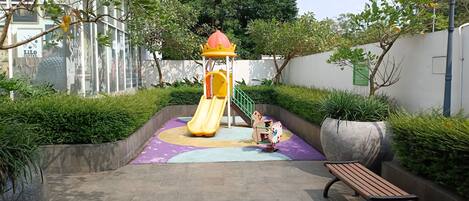 Área de juegos infantiles al aire libre