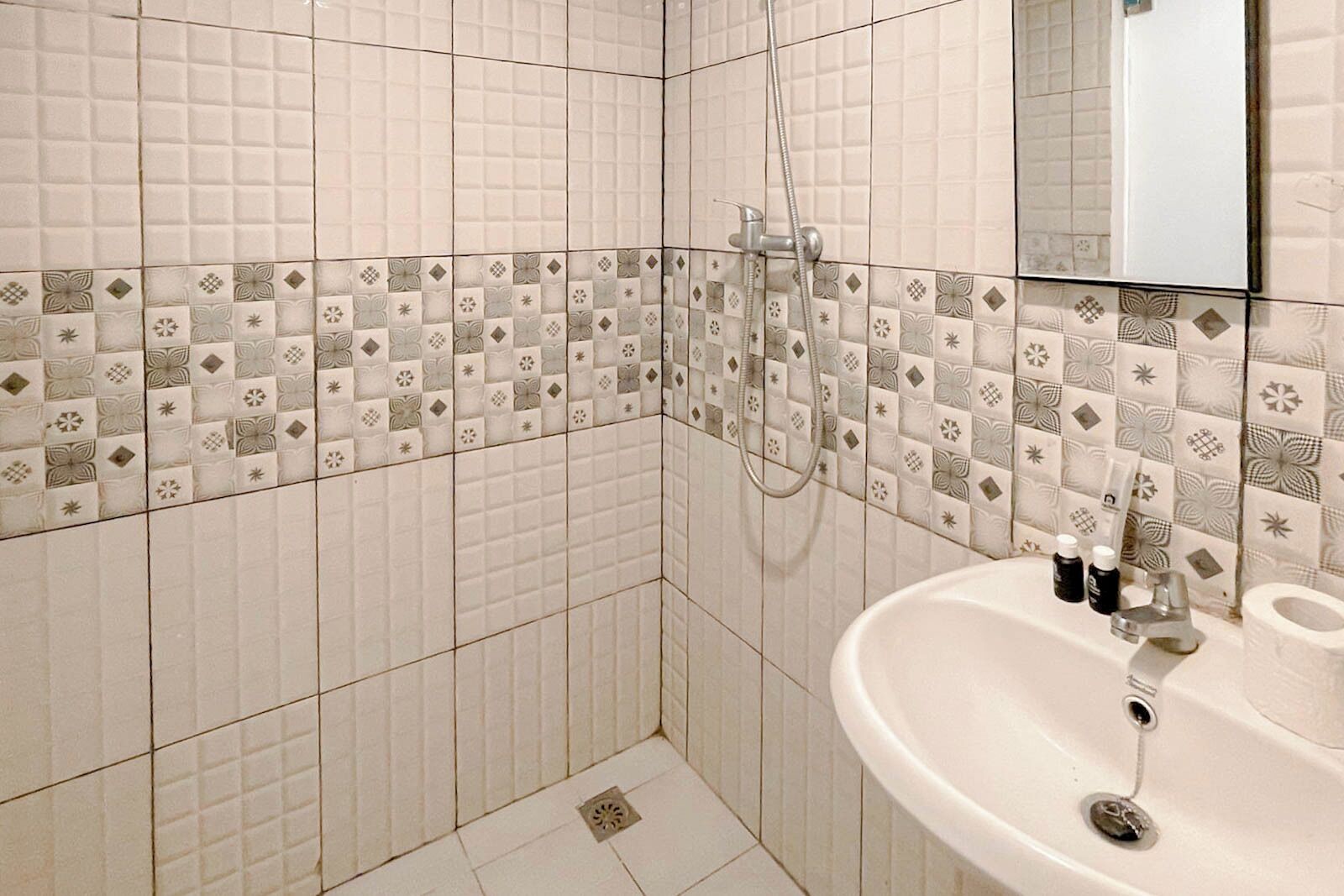 Standard Apartment | Bathroom