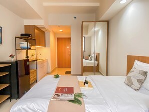 Standard Apartment - Cream Tone Studio At Evenciio Margonda Apartment (Depok)