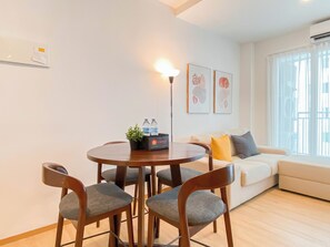 Standard Apartment | In-room dining - Best Choice 1Br With Extra Room Apartment Thamrin Residence (Jakarta)