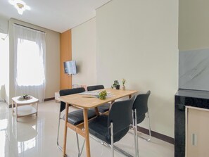 Apartamento standard | Opções para refeição no quarto