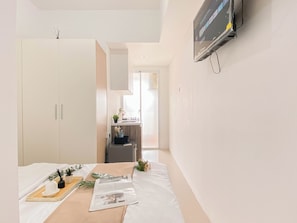 Standard Apartment - Basic Studio Apartment At Vittoria Residence (Jakarta)