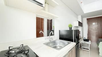 Standard Apartment | Dapur peribadi | Peti sejuk