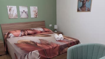 2 bedrooms, desk, iron/ironing board, travel cot