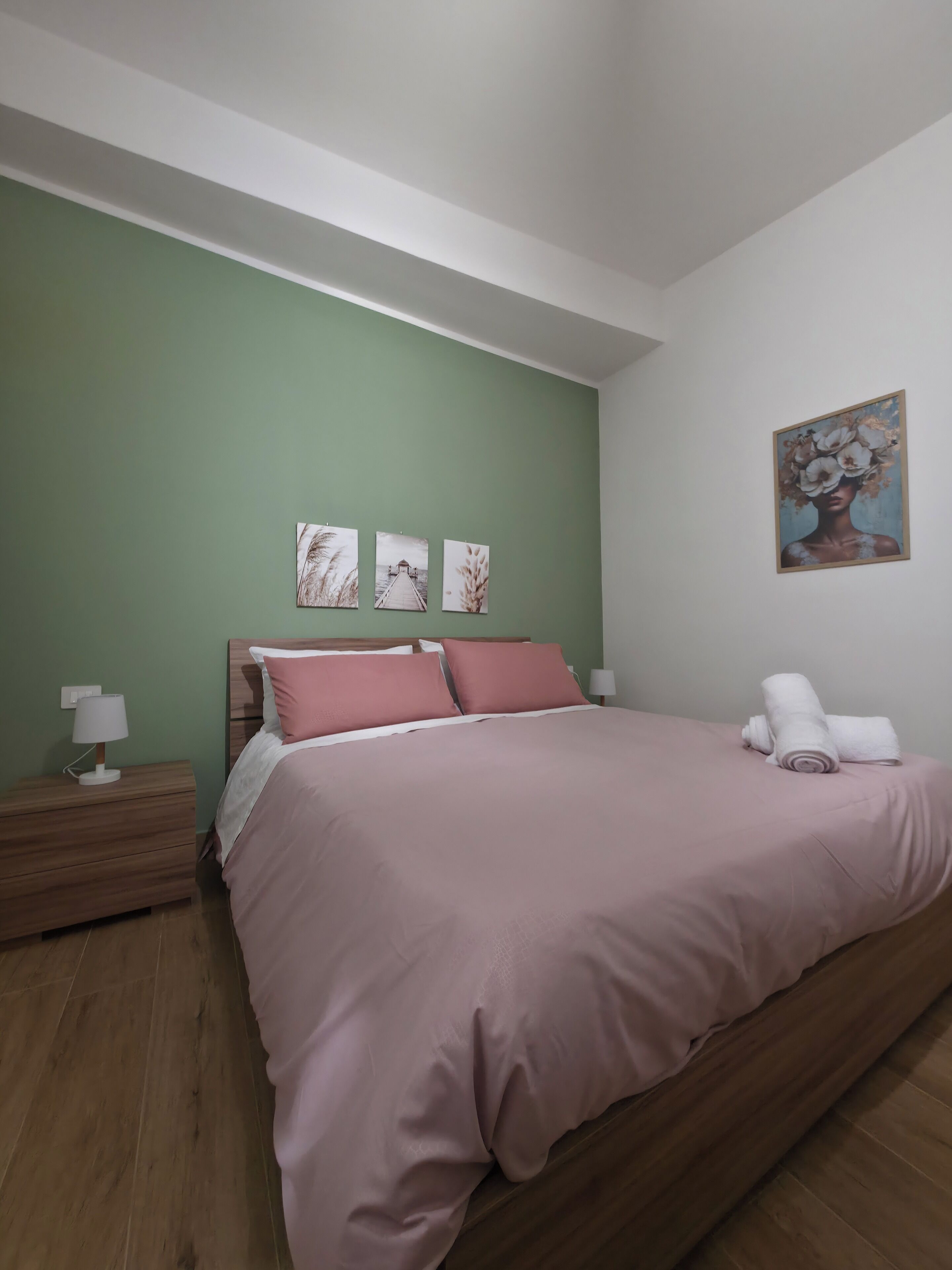 2 bedrooms, desk, iron/ironing board, travel crib