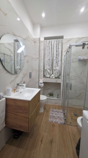 Shower, hair dryer, bidet, towels - Maison Luisa  (Pozzuoli)
