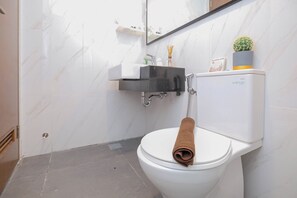 Standard Apartment | Bathroom - Modern Studio At Ciputra World 2 Apartment (Jakarta)
