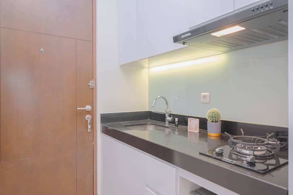 Modern Studio At Ciputra World 2 Apartment