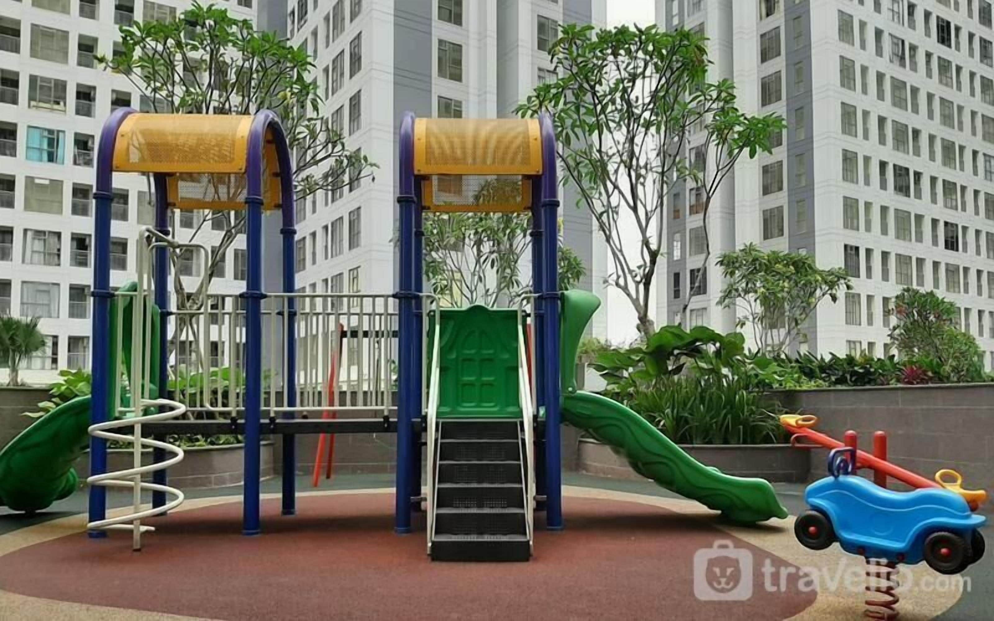 Área de juegos infantiles al aire libre