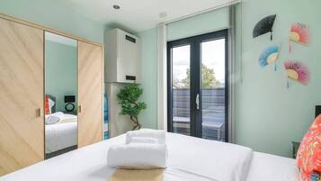 1 bedroom, iron/ironing board, travel cot, free WiFi