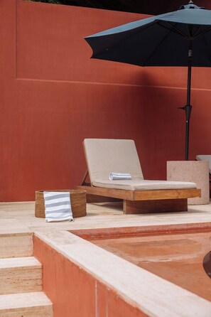 حمام سباحة خاص