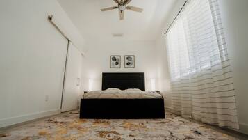 3 bedrooms, iron/ironing board, WiFi (free), bed sheets