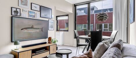 Fernseher, Stereoanlage