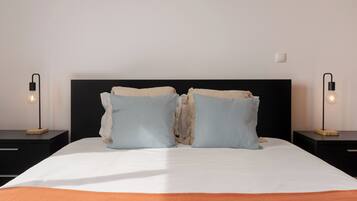 1 slaapkamer, een strijkplank/strijkijzer, wifi, beddengoed