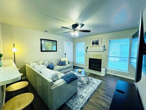 Télévision, cheminée