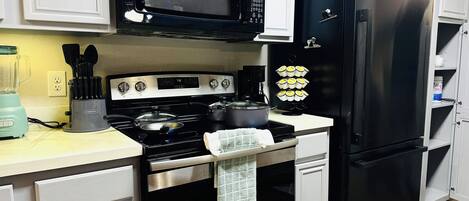 Mikrobølgeovn, ovn, kogeplade, opvaskemaskine