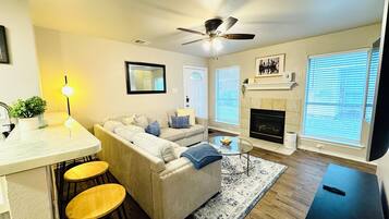 Televisie en een open haard