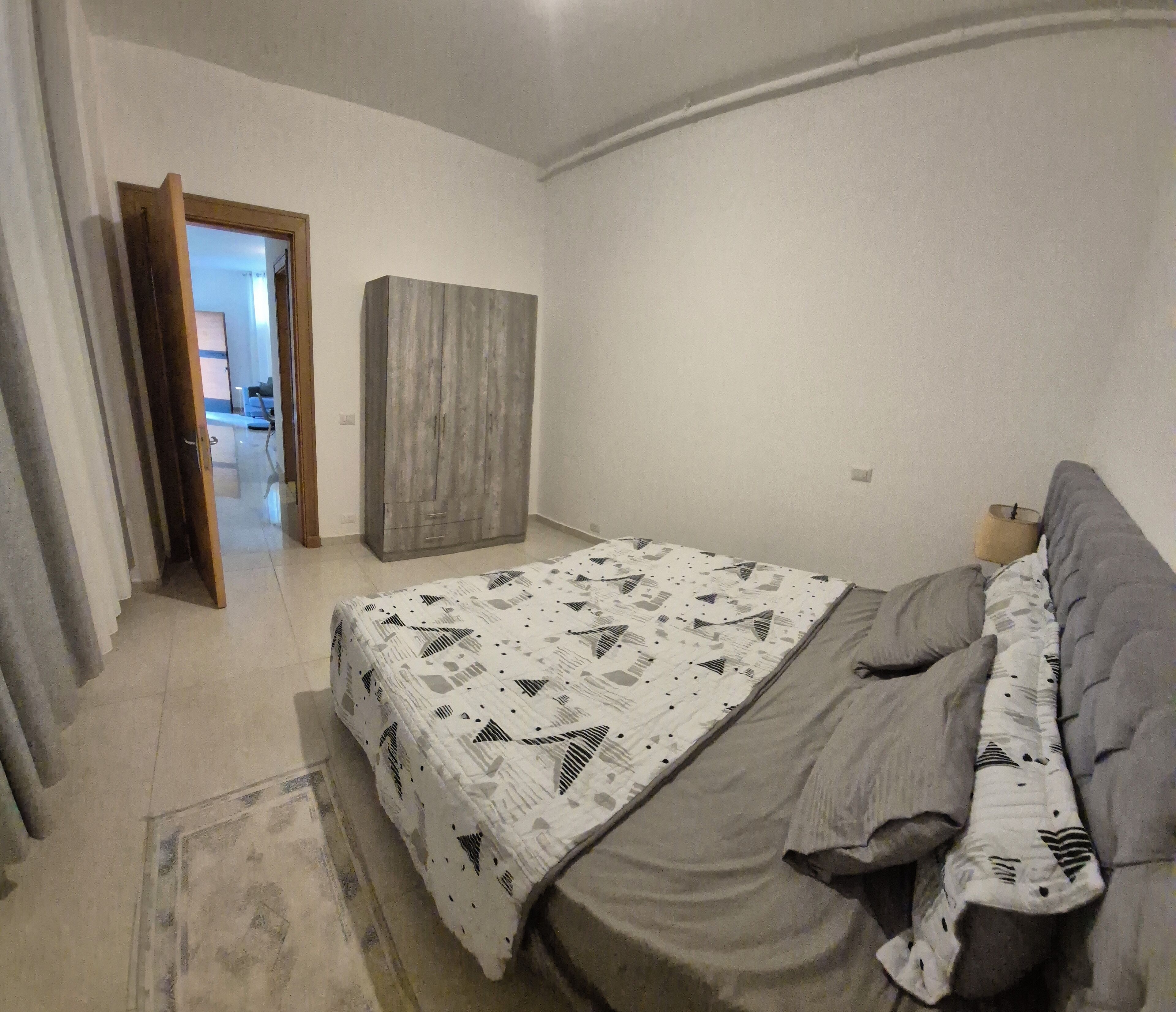 Apartamento conforto | Cortinas blackout, quartos à prova de som, ferros/tábuas de passar roupa