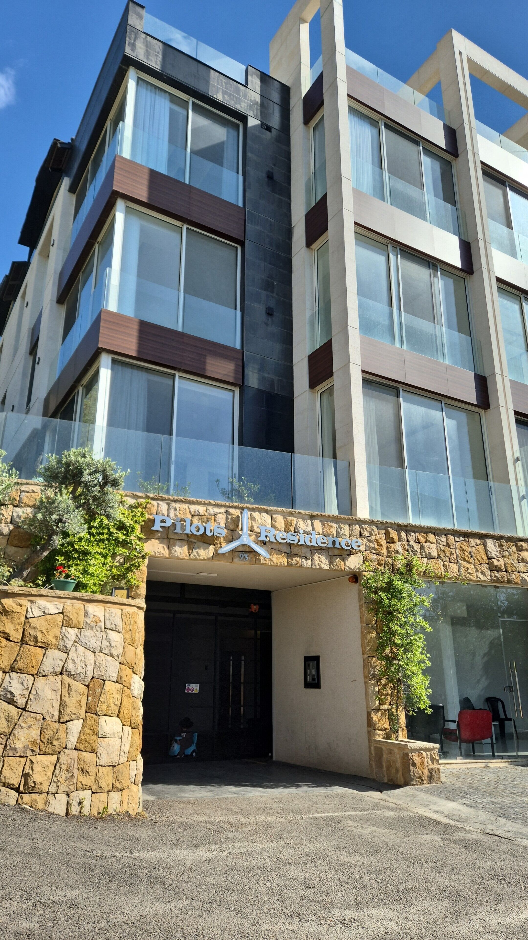 المنشأة من الخارج