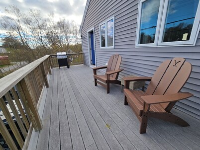 Bright 2-Bedroom Apartment Near Downtown Thomaston