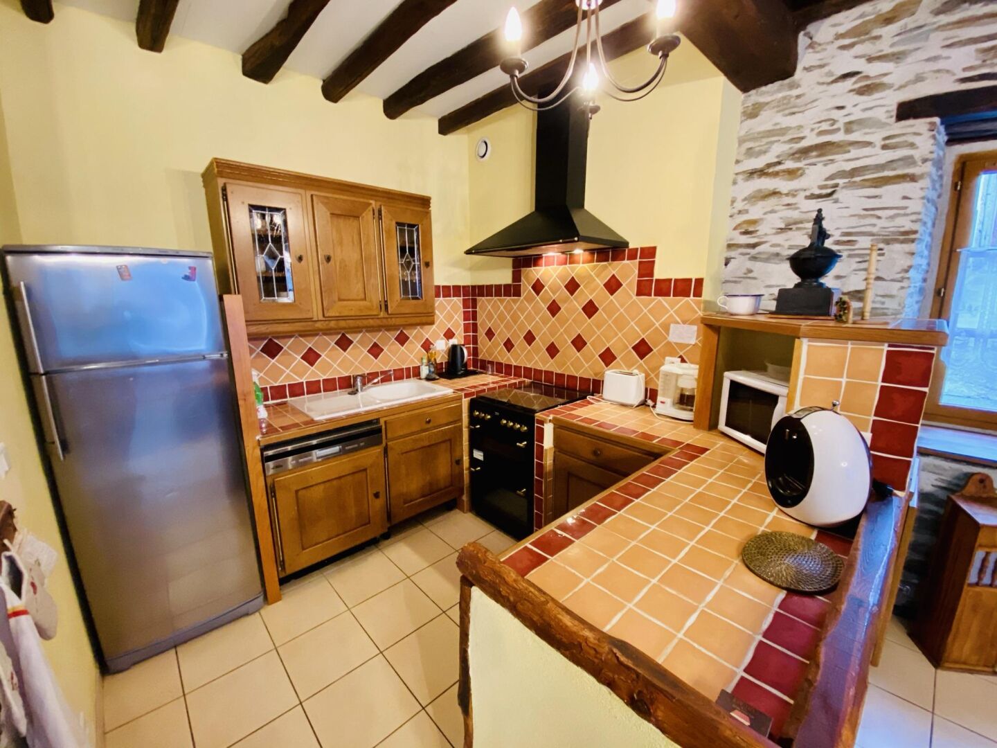 Kjøleskap, mikrobølgeovn, ovn og oppvaskmaskin