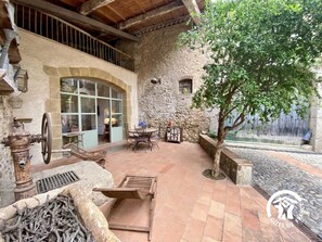 Outdoor dining - Aude à la Vigne - CRUSCADES (CRUSCADES)