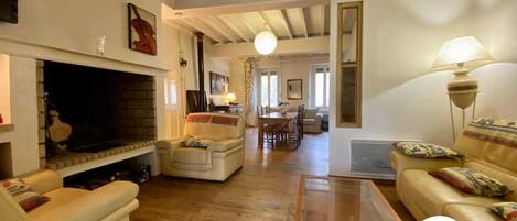 Télévision, cheminée