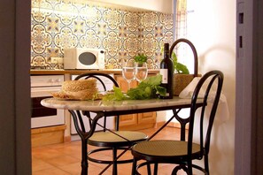 Dining - Etang view - BAGES (BAGES)