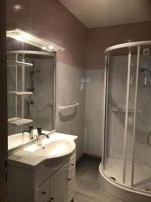 Bathroom - Les Oliviers - CARCASSONNE (CARCASSONNE)
