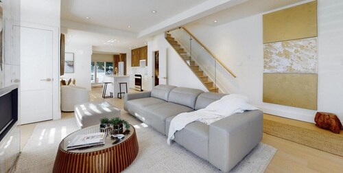 Modern 4-Bedroom, 3-Bath Luxury Home – Newly Renovated Retreat