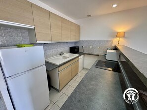 Fridge, microwave, oven, dishwasher - Gîte de la Berre - SIGEAN (SIGEAN)