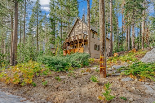 Ticket To Ride -Fun, Cozy, Close to it all, Cabin!